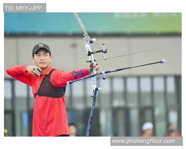 足球明星拉弓射箭庆祝引发热议展现运动员多才多艺的魅力与激情